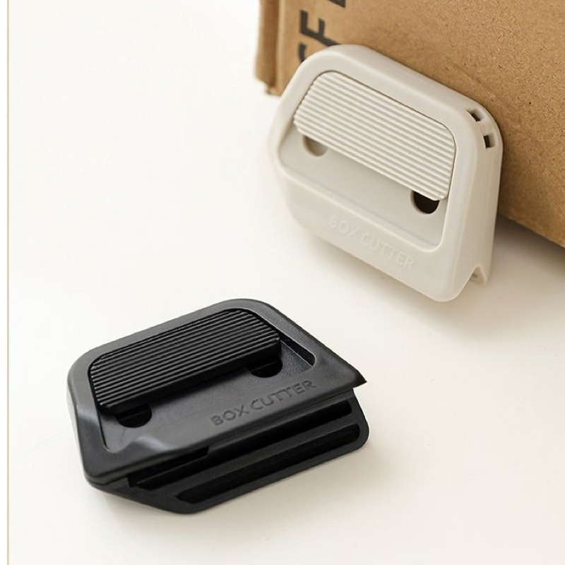 Magnetic portable box opener, plastic blades, automatic blade retraction, 5-pack