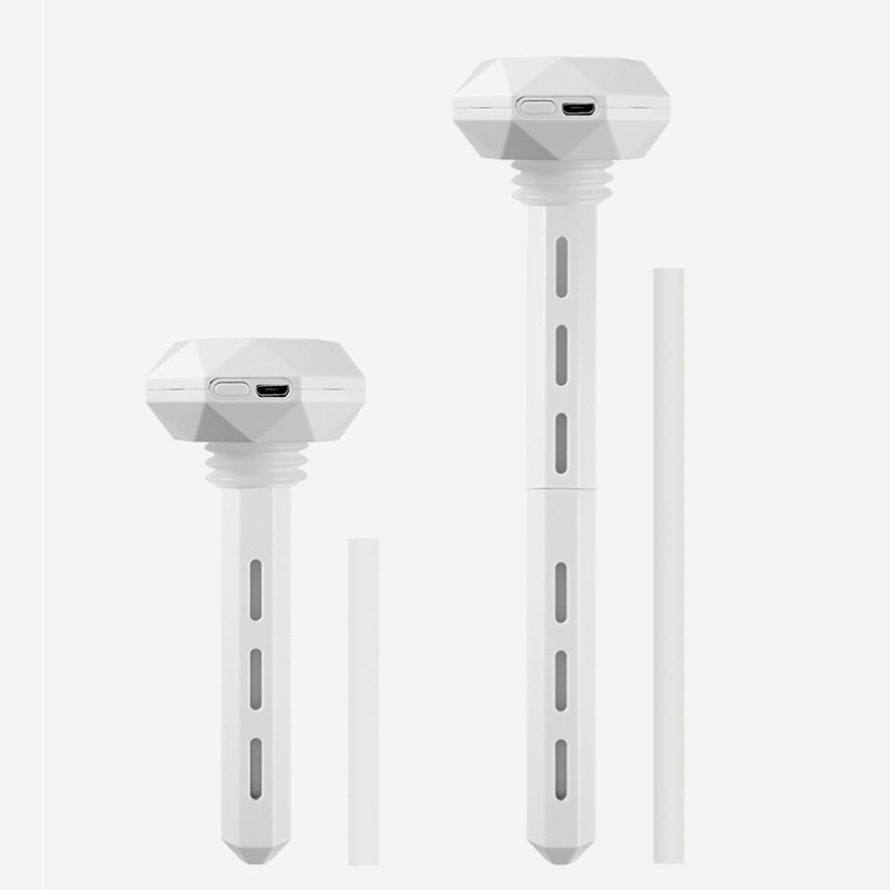 Aromatherapy humidifier, humidifier stick, creative car humidifier in a mineral water bottle.