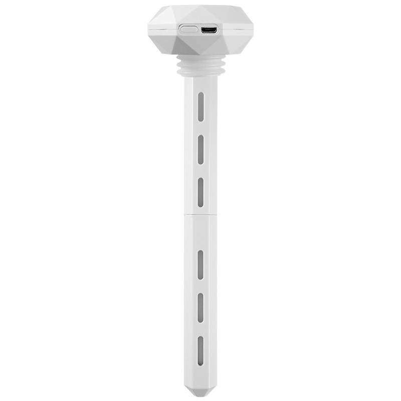 Aromatherapy humidifier, humidifier stick, creative car humidifier in a mineral water bottle.