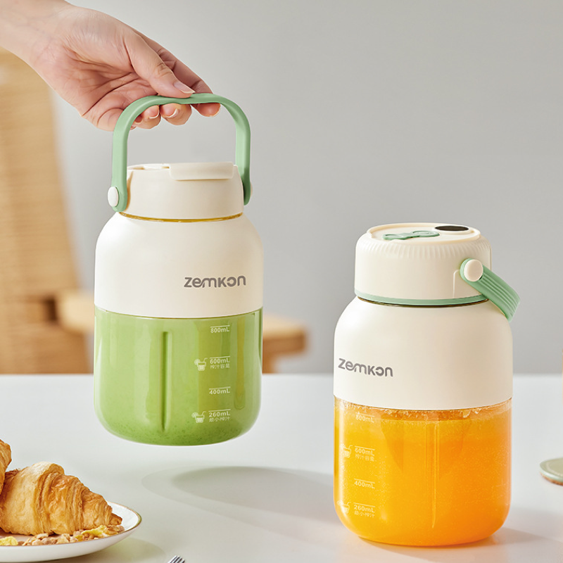 Mini juicer cup, extracts fresh juice, and gives you powerful ice crushing capabilities.