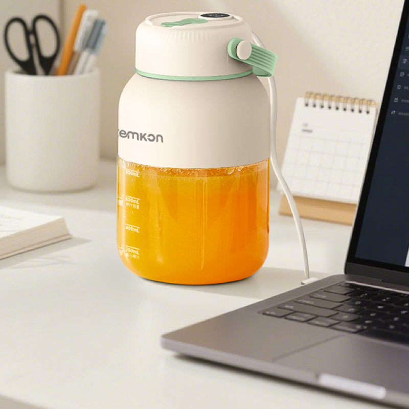 Mini juicer cup, extracts fresh juice, and gives you powerful ice crushing capabilities.